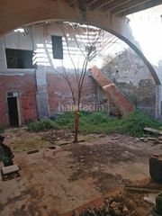 Mas�a en Palau-saverdera. Casa al centre del poble per reformar
