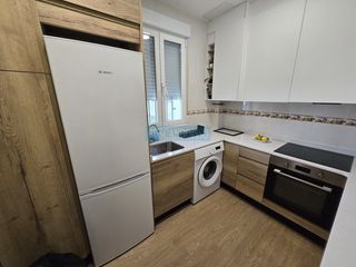 Miete Etagenwohnung in San Millán - Ayuntamiento. Piso en alquiler en universidad, 3 dormitorios.