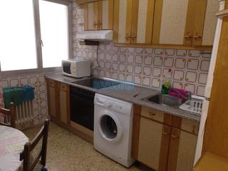 Miete Etagenwohnung in San Millán - Ayuntamiento. Piso en alquiler en universidad, 4 dormitorios.