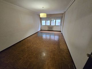 Etagenwohnung en Residencia. Piso en venta en avda. la paz, 3 dormitorios.