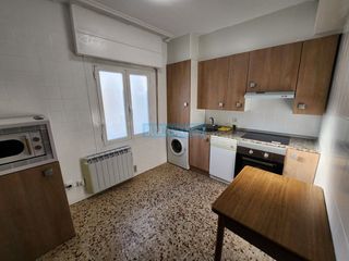 Affitto Appartamento in San Millán - Ayuntamiento. Piso en alquiler en universidad, 3 dormitorios.