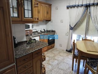Rent Flat in Residencia. Piso en alquiler en lobete, 3 dormitorios.