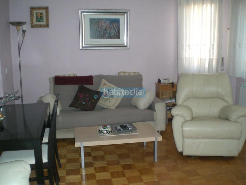 Foto 648a29b7-c548-4551-ad9f-0e9eef423dd2. Casa a schiera con riscaldamento parcheggio piscina in Logroño