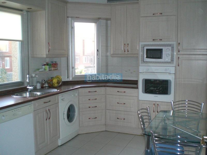 Foto 66e05e69-dc62-4ad5-9438-4c066955e0a5. Casa a schiera con riscaldamento parcheggio piscina in Logroño