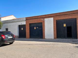 Local commercial  Calle muñoz torrero. Local y cochera