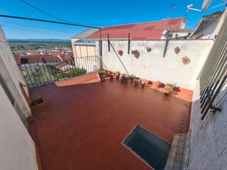 Pis a Azuaga. Piso y local comercial