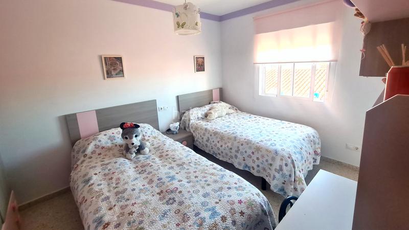 Foto 40266596-faf0-4c70-ac3f-77bae00578ad. Casa adossada amb aparcament a Azuaga