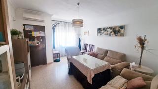 Casa adossada a Azuaga. Duplex en venta