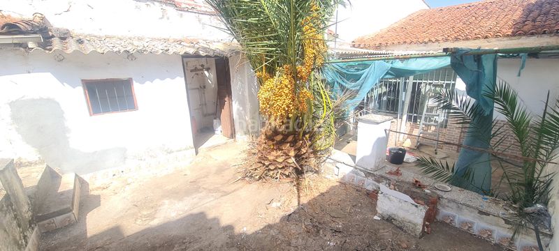 Foto 02e7af8f-7658-4a0e-a64e-a47f01bd718d. Casa media casa para reformar en Azuaga