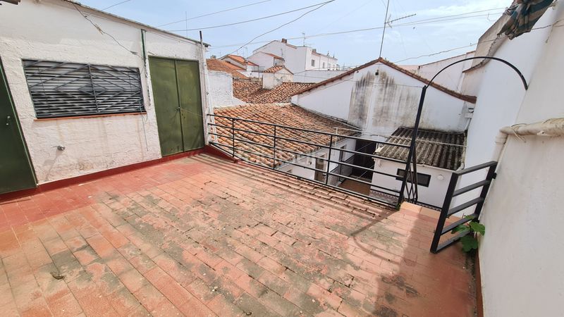 Foto c7a9b656-afd6-481d-9041-919c4fcc6b9f. Casa gran casa de dos planta en Azuaga