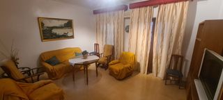 Flat in Azuaga. Vivienda en planta alta, en calle céntrica de azuaga