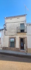 Casa a Peraleda del Zaucejo. Media casa de dos plantas en peraleda del zaucejo.