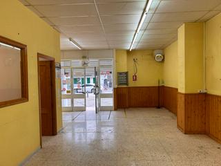 Lloguer Local Comercial  Plaza juan xxiii. Local amplio