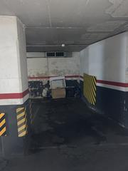Aparcament cotxe a El Poble Sec - Parc de Montjuïc. Plaza de parking para coche pequeño