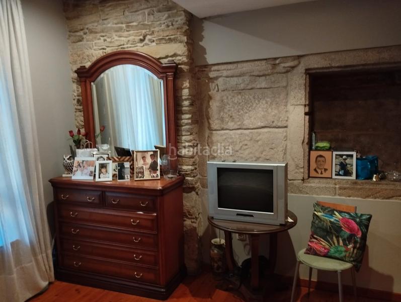 Foto 558a55e4-8f6b-47f9-bffc-0af77b8ec871. Semi detached house with fireplace heating in Campus Norte - San Caetano Santiago de Compostela