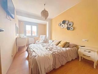 Miete Etagenwohnung in Avenida rosalía de castro 33