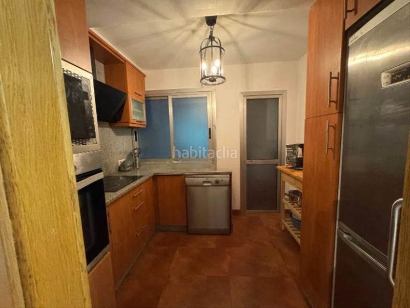 Foto 8645e570-c2cc-41aa-857d-e054ce180e22. Miete etagenwohnung in avenida rosalía de castro 33 in Ames