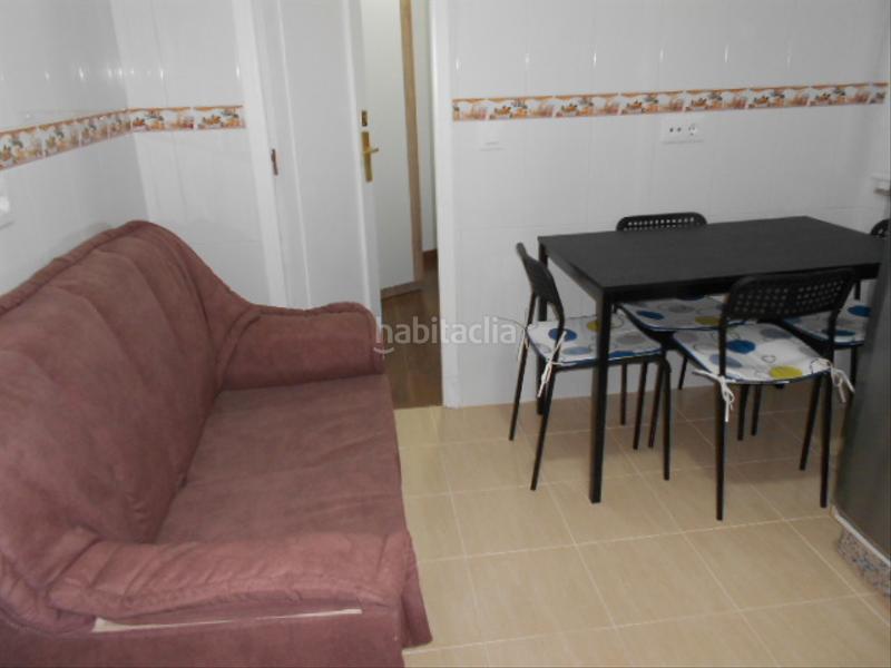 Foto 869b0e11-dfa6-4c93-abb0-df05a07bbb58. Rent flat in avenida de romero donallo 22 in Ensanche - Sar Santiago de Compostela