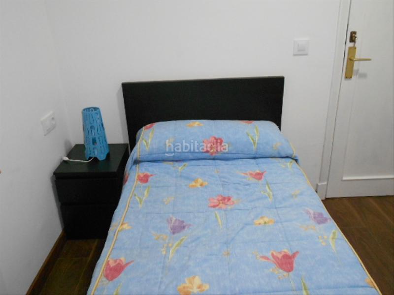 Foto 8b96dcdc-fc4c-405a-8264-9429f2ac2bc1. Rent flat in avenida de romero donallo 22 in Ensanche - Sar Santiago de Compostela