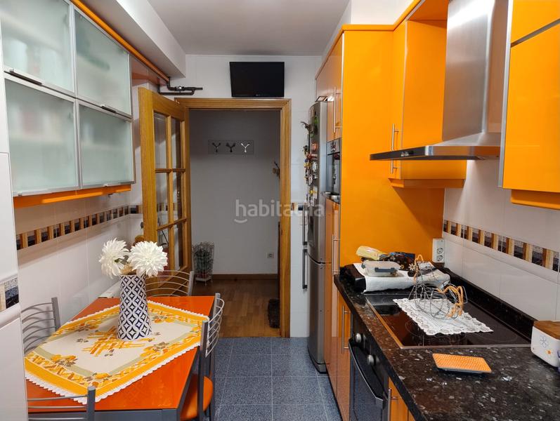 Foto c59978cd-f6c7-4e20-aa27-b29d2b17a7ac. Location appartement dans rúa de feliciano barrera fernández 13 dans Santiago de Compostela