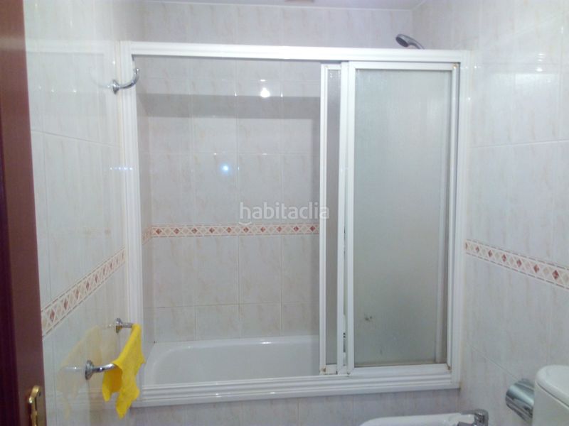 Foto 3744f641-4e4f-455c-bf26-6ba3ba11e151. Rent flat with heating parking in O Milladoiro Ames