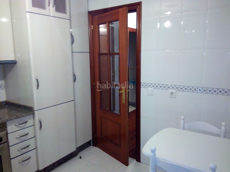 Foto 509c8567-5ae8-40e8-a84e-8db170425b79. Rent flat with heating parking in O Milladoiro Ames
