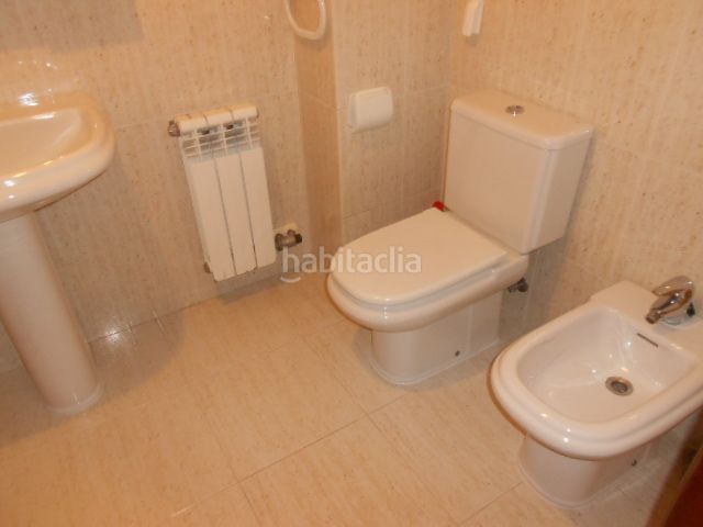 Foto 12ff0841-3cb8-48ed-9d7a-80c357a21378. Rent flat with heating parking in O Milladoiro Ames