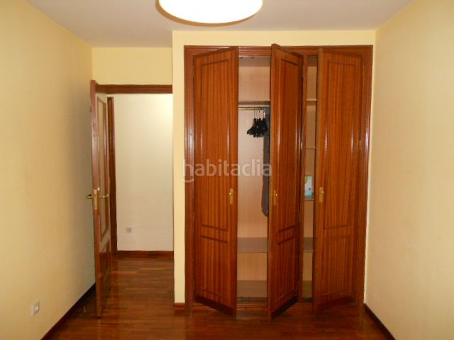 Foto 9c6cd3c6-b2c3-4af8-940f-7a340c1d0d0a. Rent flat with heating parking in O Milladoiro Ames
