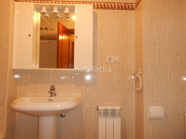 Foto dbd7ac67-5711-4f86-9391-1a7d9e73b5ba. Rent flat with heating parking in O Milladoiro Ames