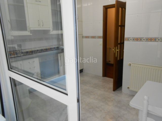 Foto 914a078c-1cd4-4ec7-8089-9016b2478908. Lloguer pis amb calefacció aparcament a O Milladoiro Ames