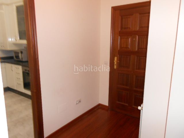 Foto b6629993-86f5-4b35-898e-67ad0f2fc1e4. Lloguer pis amb calefacció aparcament a O Milladoiro Ames