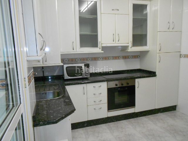 Foto e7f92252-0312-4988-a3d4-9518c49d3b79. Lloguer pis amb calefacció aparcament a O Milladoiro Ames