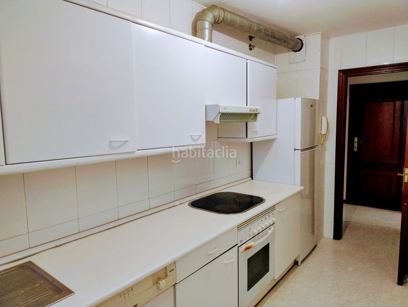 Foto c37761ee-5020-4894-989c-eb95e5a98d41. Appartamento con riscaldamento parcheggio in O Milladoiro Ames