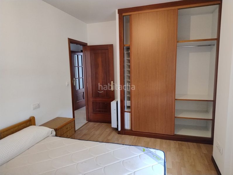 Foto d37f2911-6828-4789-bfd4-94bd767b6192. Rent flat with heating in Val do Dubra