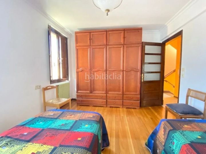 Foto 81e21ddb-f9d7-4435-89cc-e6aec4814812. Casa a schiera con riscaldamento parcheggio in Campus Norte - San Caetano Santiago de Compostela