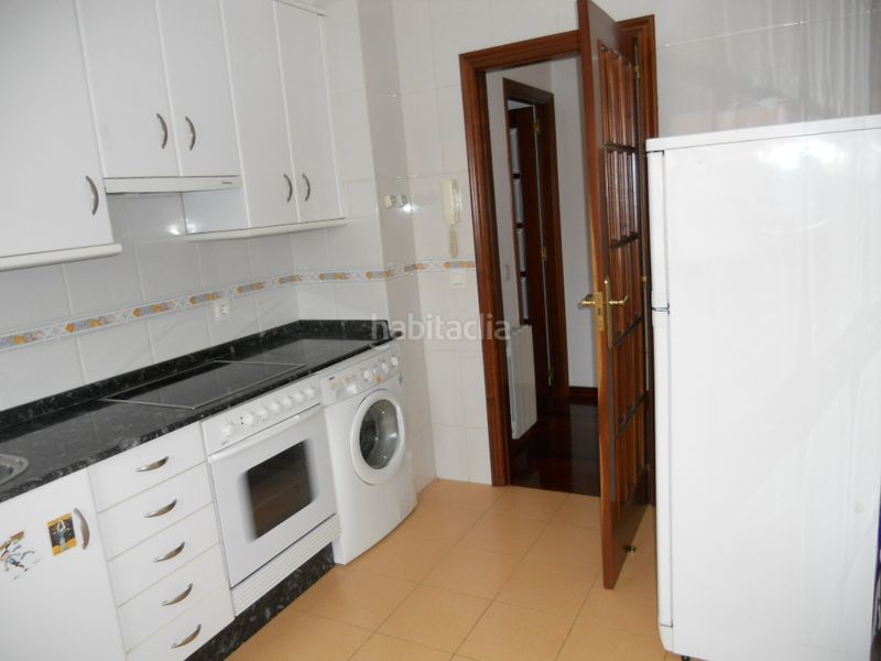 Foto 97f4c9c5-f87f-4150-a817-e881efbea727. Rent flat with heating parking in Concheiros - Fontiñas Santiago de Compostela
