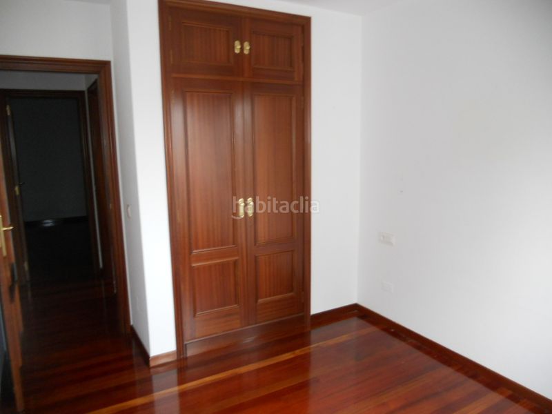 Foto bc38b698-f621-4f69-850d-087a8b795d6e. Rent flat with heating parking in Concheiros - Fontiñas Santiago de Compostela