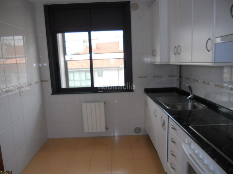 Foto ea71bece-a618-464d-af5a-3ddb43a075a2. Rent flat with heating parking in Concheiros - Fontiñas Santiago de Compostela