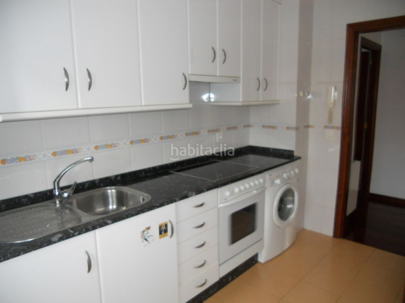 Foto f53ba892-00f4-4881-b622-1456d537223d. Rent flat with heating parking in Concheiros - Fontiñas Santiago de Compostela