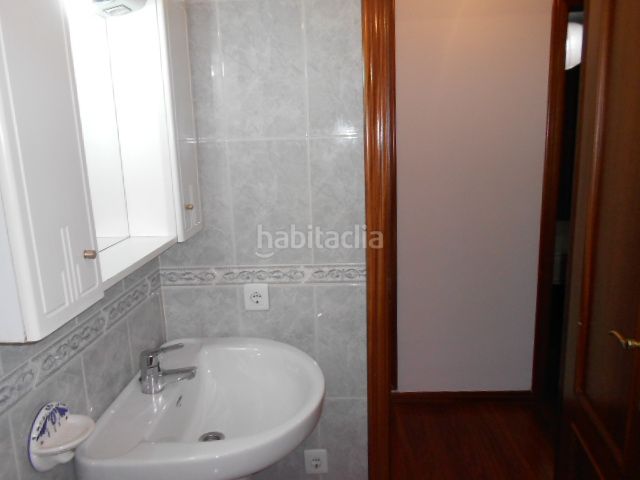 Foto 5c6fbf0a-a6eb-4428-9b85-197dc0bc339b. Rent flat with heating parking in O Milladoiro Ames