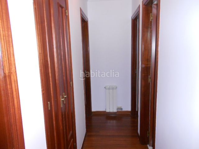 Foto 9b23f7c7-9541-4c89-85de-3dec2ff15150. Rent flat with heating parking in O Milladoiro Ames