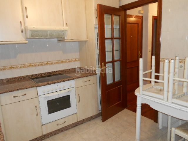 Foto a311148a-e0bb-4f5e-a348-8dec23adb8b2. Rent flat with heating parking in O Milladoiro Ames