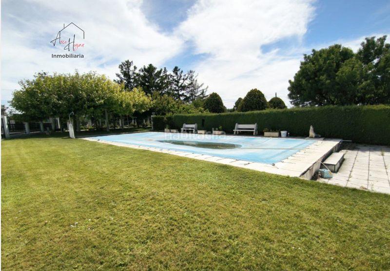 Foto d35f0db1-bc90-4e4e-b6e0-d5ae2f12c909. Chalet with heating parking pool in Villares de la Reina