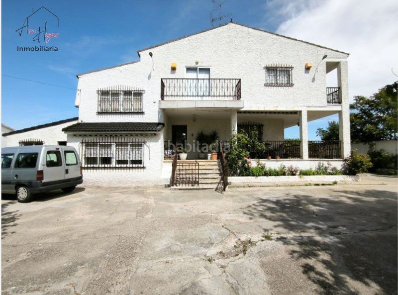 Foto d4662bd0-c4b2-42d4-9dd7-e41d5edb9996. Chalet with heating parking pool in Villares de la Reina