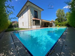 Xalet  Rio tormes. Chalet en venta en campo de golf, 4 dormitorios.