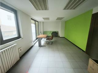 Lloguer Oficina  Mirat. Oficina en alquiler en centro, 1 dormitorio.