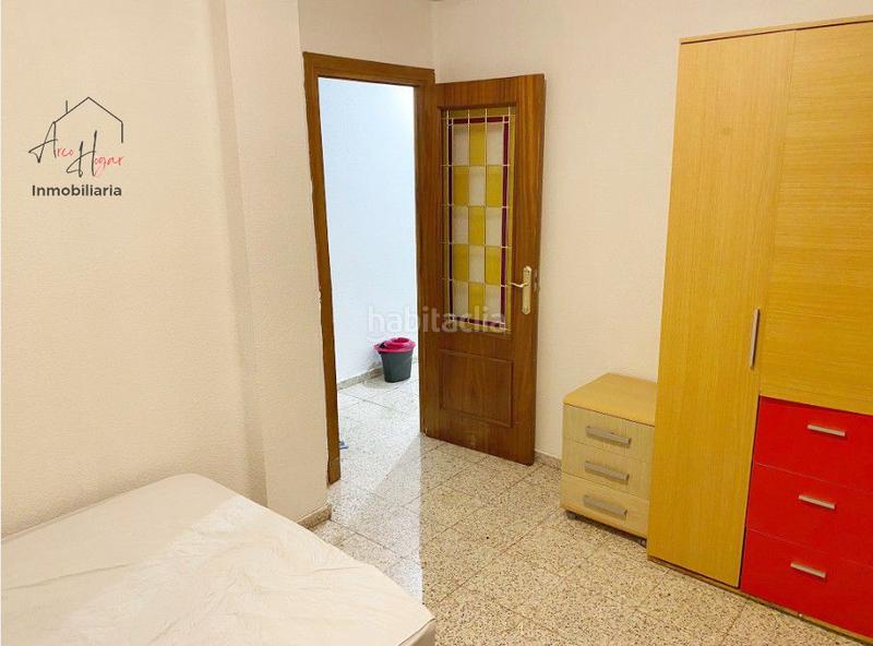 Foto 677c3fae-c7a2-4445-9688-74ff96f86f5a. Piso  en venta en van dyck, 4 dormitorios. en Salamanca