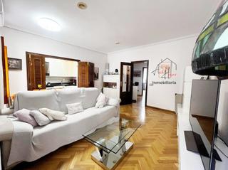 Rent Flat  Meléndez. Piso en alquiler en centro  rua, 2 dormitorios.
