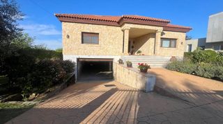 Chalet  Unamuno. Chalet en venta en urbanización  peñasolana, 4 dormitorios.