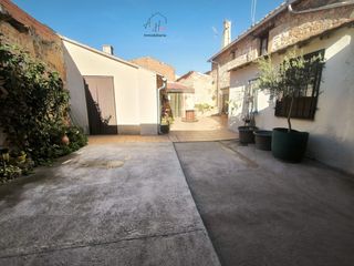 Haus  Rio. Casa en venta en espino de la orbada, 5 dormitorios.